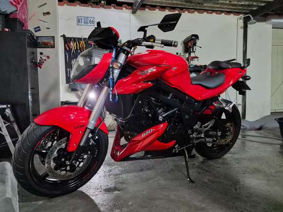 KASINSKI-COMET GT 650R-2011