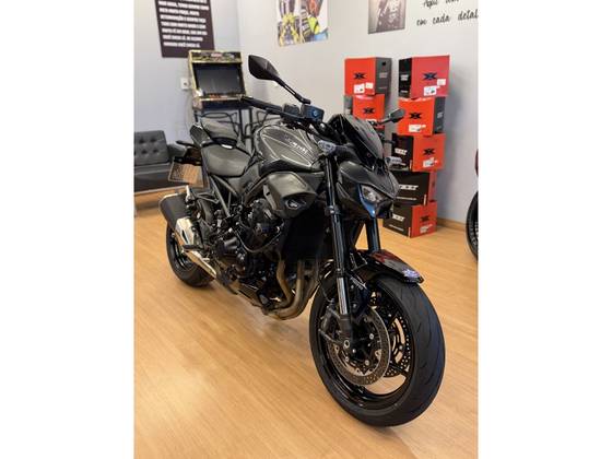 KAWASAKI Z900 