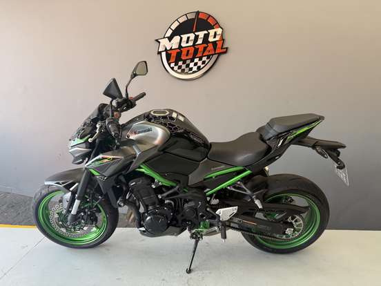 KAWASAKI-Z900-2024