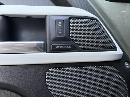LAND ROVER-DEFENDER-2020