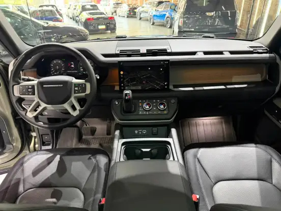 LAND ROVER-DEFENDER-2024