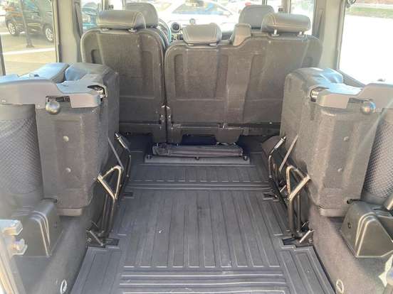 LAND ROVER-DEFENDER-2009