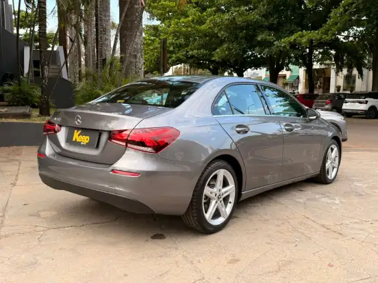 MERCEDES-BENZ-A 200-2020