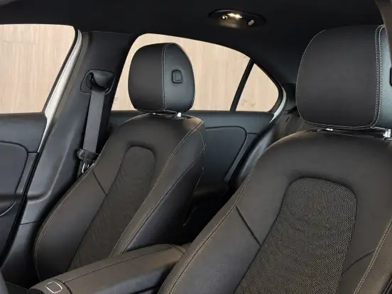 MERCEDES-BENZ-A 200-2020