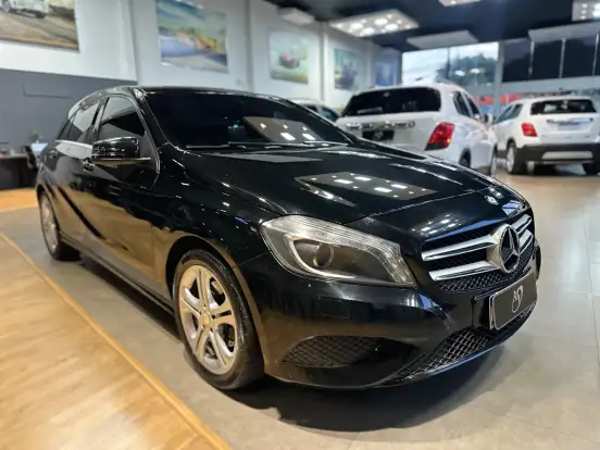 MERCEDES-BENZ-A 200-1.6 TURBO 16V GASOLINA 4P AUTOMÁTICO MERCEDES-BENZ-A 200-2015