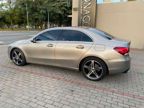 MERCEDES-BENZ-A 200-2019