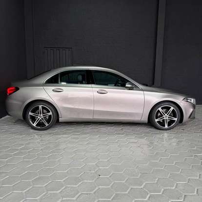 MERCEDES-BENZ-A 200-2019