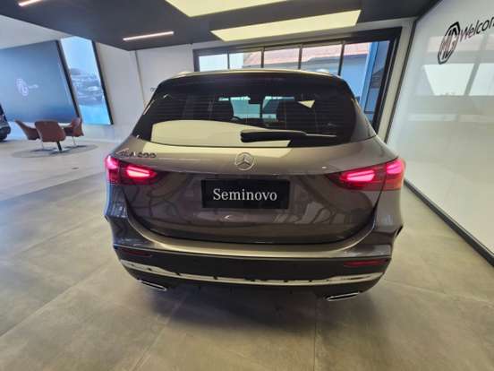 MERCEDES-BENZ-A 200-2024