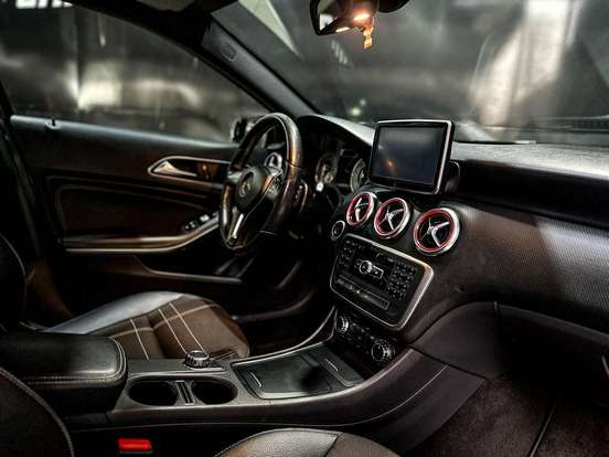 MERCEDES-BENZ-A 200-2013