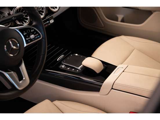 MERCEDES-BENZ-A 250-2022