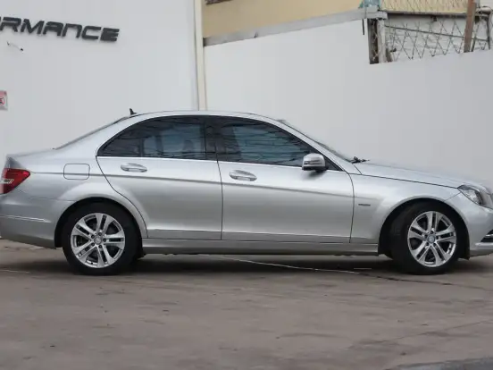 MERCEDES-BENZ-C 200-1.8 CGI AVANTGARDE 16V GASOLINA 4P AUTOMÁTICO MERCEDES-BENZ-C 200-2011