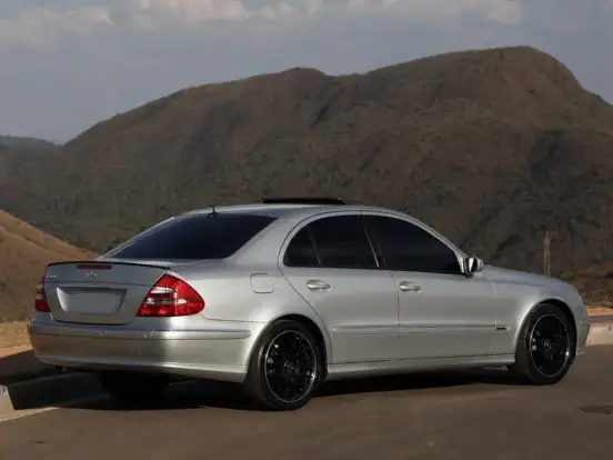 MERCEDES-BENZ-E 500-5.0 AVANTGARDE V8 GASOLINA 4P AUTOMÁTICO MERCEDES-BENZ-E 500-2005