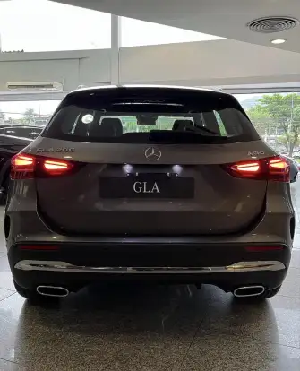 MERCEDES-BENZ-GLA 200-2026