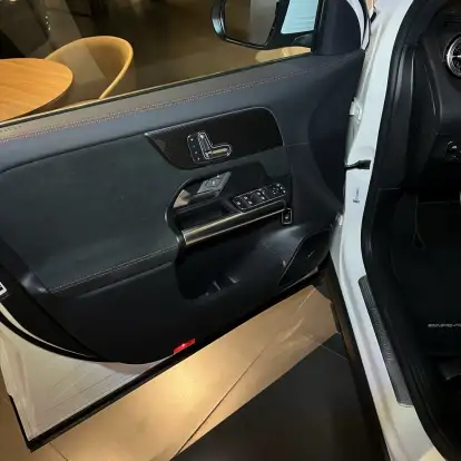 MERCEDES-BENZ-GLA 200-2025