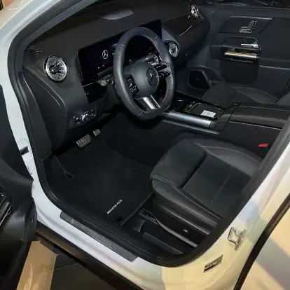 MERCEDES-BENZ-GLA 200-2025