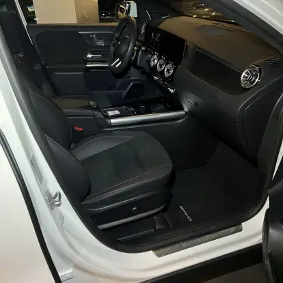 MERCEDES-BENZ-GLA 200-2025