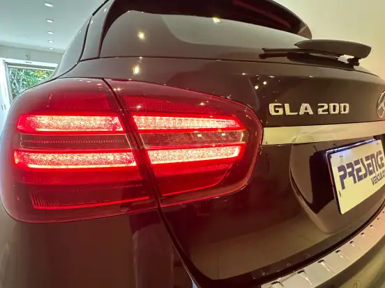 MERCEDES-BENZ-GLA 200-2019