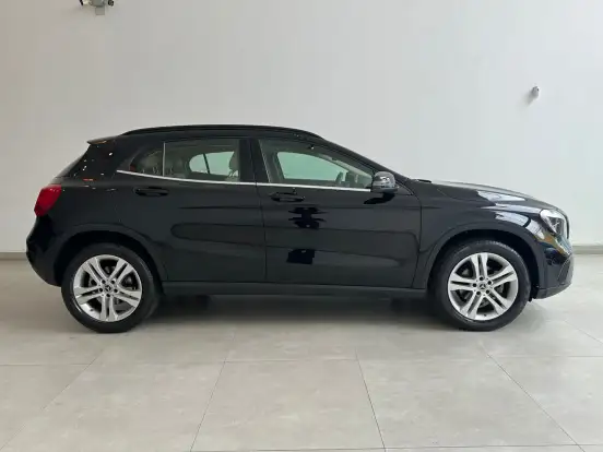 MERCEDES-BENZ-GLA 200-2018
