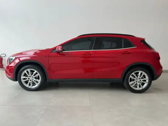 MERCEDES-BENZ-GLA 200-2015