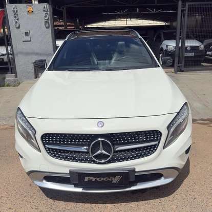 MERCEDES-BENZ-GLA 200-2015