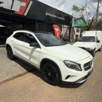 MERCEDES-BENZ-GLA 200-2015