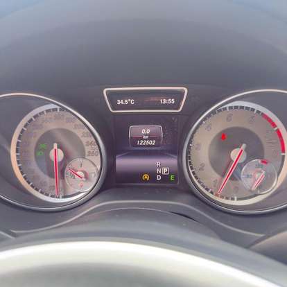 MERCEDES-BENZ-GLA 200-2015