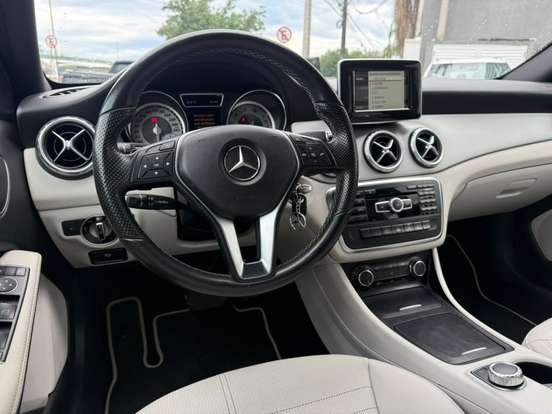 MERCEDES-BENZ-GLA 200-2015