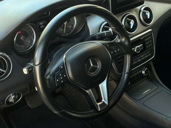 MERCEDES-BENZ-GLA 200-2014
