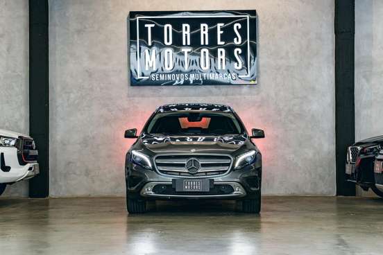 MERCEDES-BENZ-GLA 200-2017