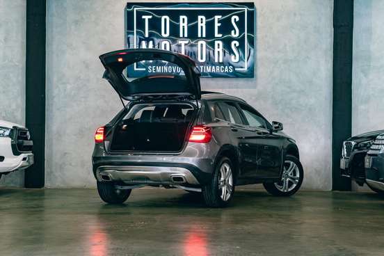 MERCEDES-BENZ-GLA 200-2017
