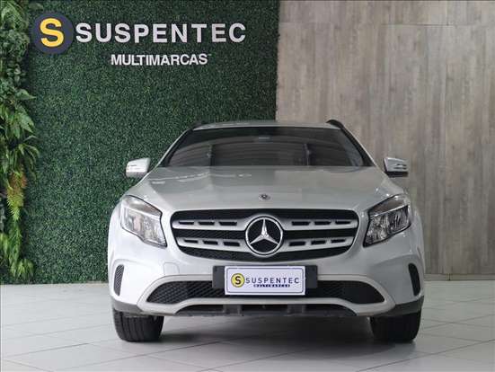 MERCEDES-BENZ-GLA 200-2017