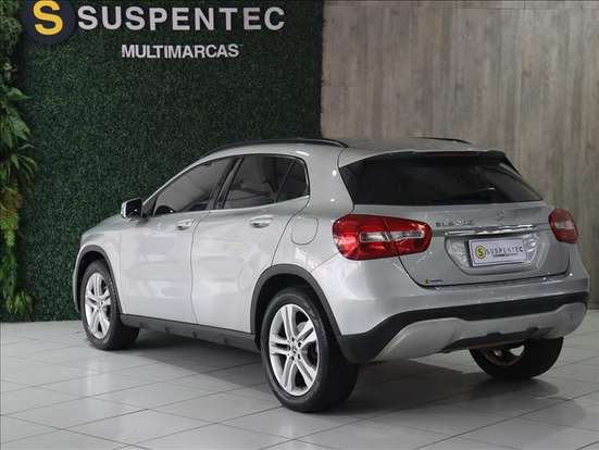 MERCEDES-BENZ-GLA 200-2017