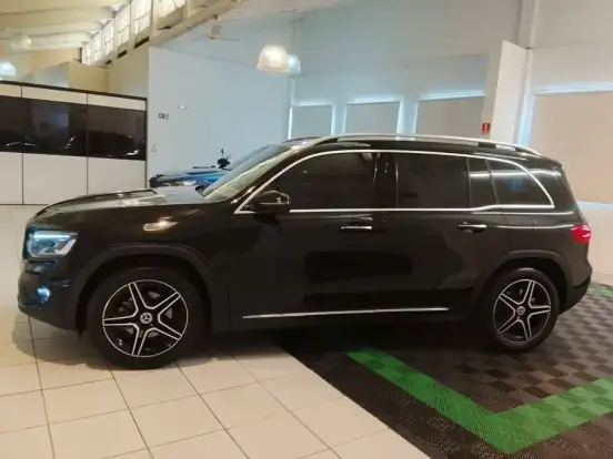 MERCEDES-BENZ-GLB 200-2024