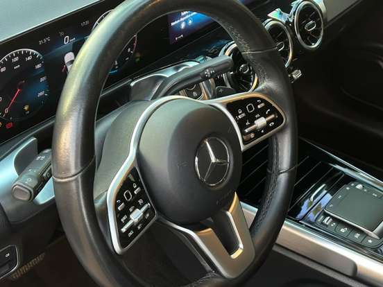 MERCEDES-BENZ-GLB 200-2021