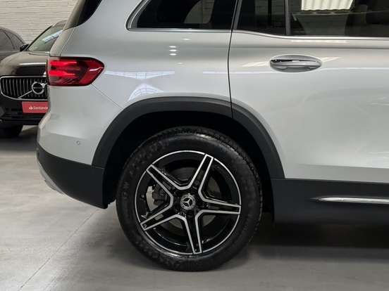 MERCEDES-BENZ-GLB 200-2023