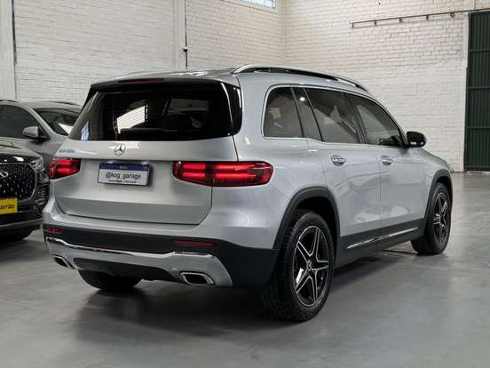 MERCEDES-BENZ-GLB 200-2023