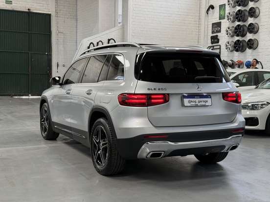MERCEDES-BENZ-GLB 200-2023