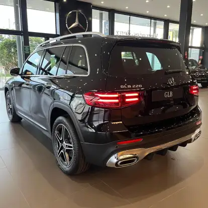 MERCEDES-BENZ-GLB 220-2026