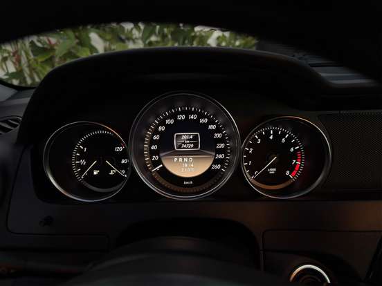 MERCEDES-BENZ-C 180-1.8 CGI CLASSIC 16V TURBO GASOLINA 4P AUTOMÁTICO MERCEDES-BENZ-C 180-2012