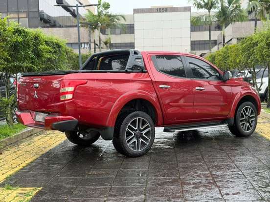 MITSUBISHI-L200 TRITON-2.4 16V TURBO DIESEL SPORT HPE TOP CD 4P 4X4 AUTOMÁTICO MITSUBISHI-L200 TRITON-2017