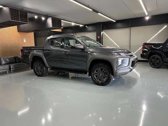 MITSUBISHI-L200 TRITON-2.4 16V TURBO DIESEL SPORT OUTDOOR PLUS CD 4P 4X4 AUTOMÁTICO MITSUBISHI-L200 TRITON-2024