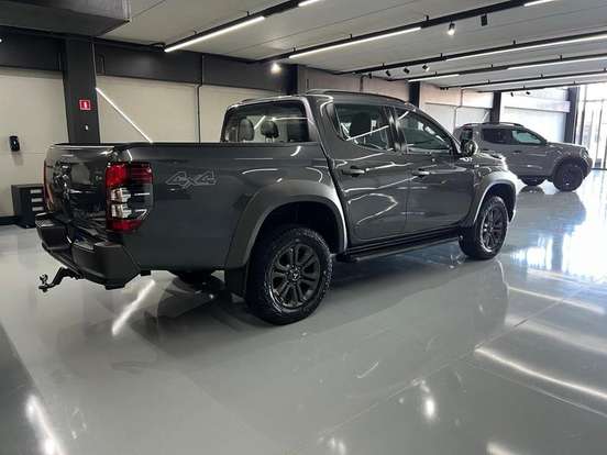 MITSUBISHI-L200 TRITON-2.4 16V TURBO DIESEL SPORT OUTDOOR PLUS CD 4P 4X4 AUTOMÁTICO MITSUBISHI-L200 TRITON-2024