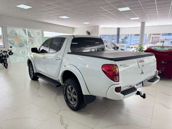 MITSUBISHI-L200 TRITON-2011
