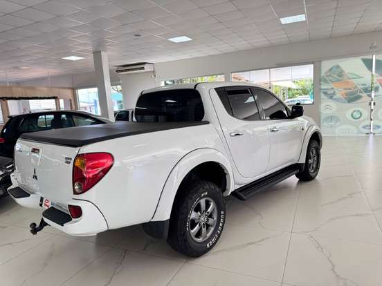 MITSUBISHI-L200 TRITON-2011