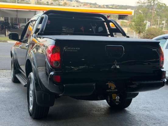 MITSUBISHI-L200 TRITON-3.2 HPE 4X4 CD 16V TURBO INTERCOOLER DIESEL 4P AUTOMÁTICO MITSUBISHI-L200 TRITON-2011