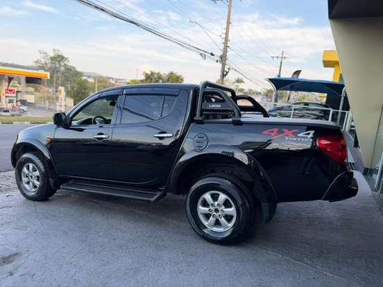 MITSUBISHI-L200 TRITON-3.2 HPE 4X4 CD 16V TURBO INTERCOOLER DIESEL 4P AUTOMÁTICO MITSUBISHI-L200 TRITON-2011