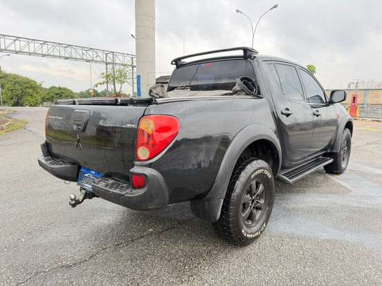 MITSUBISHI-L200 TRITON-3.2 HPE 4X4 CD 16V TURBO INTERCOOLER DIESEL 4P AUTOMÁTICO MITSUBISHI-L200 TRITON-2011