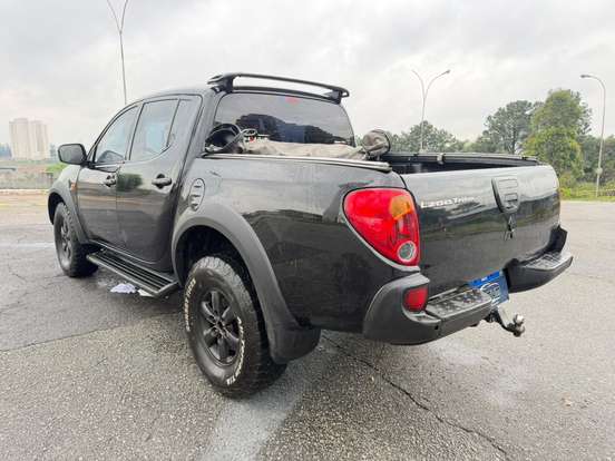MITSUBISHI-L200 TRITON-3.2 HPE 4X4 CD 16V TURBO INTERCOOLER DIESEL 4P AUTOMÁTICO MITSUBISHI-L200 TRITON-2011