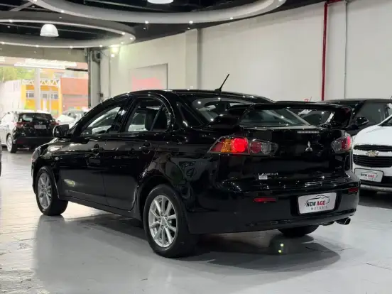 MITSUBISHI-LANCER-2.0 HLE 16V GASOLINA 4P AUTOMÁTICO MITSUBISHI-LANCER-2015