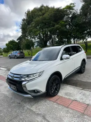 MITSUBISHI-OUTLANDER-2015